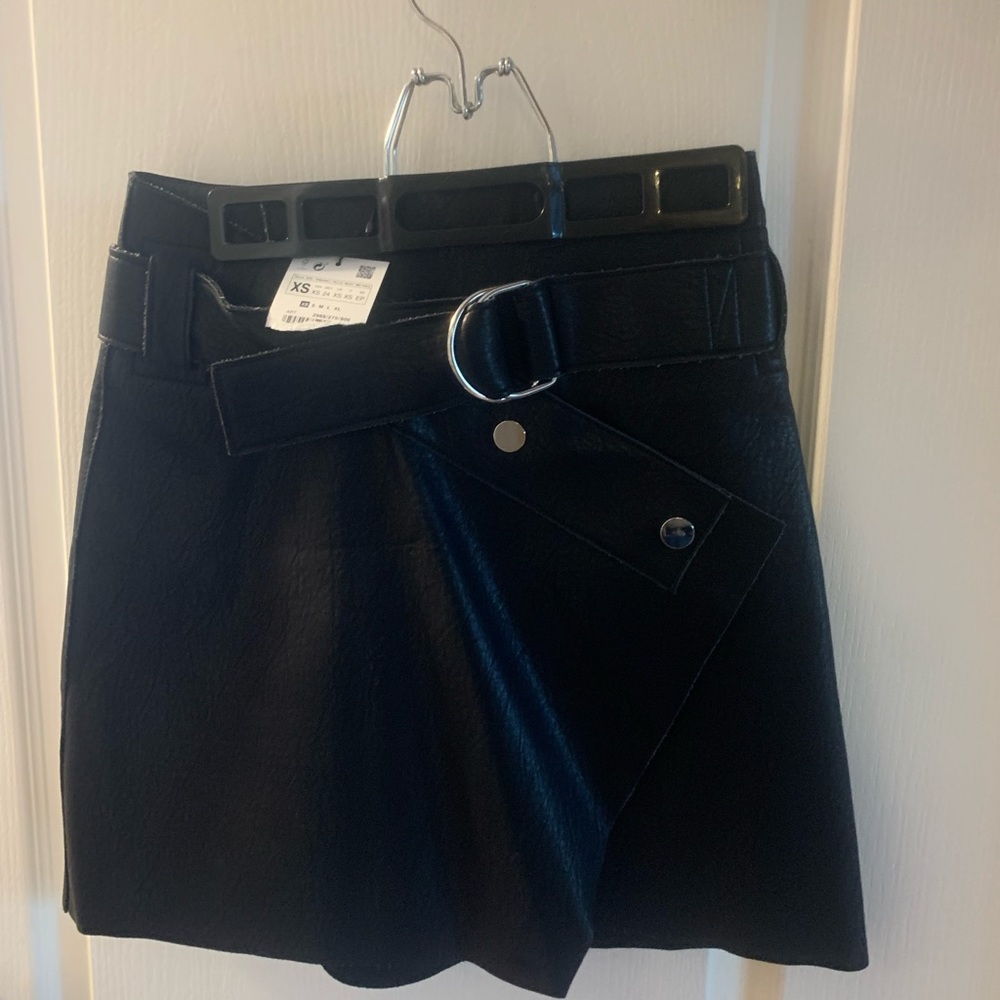 Zara xs , never worn , tag attached